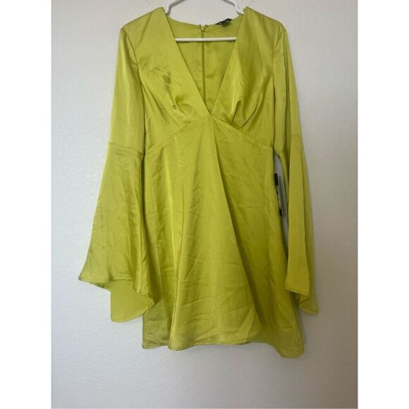 Marciano Captured Heart Bell Sleeve Dress NEW - Picture 5 of 9